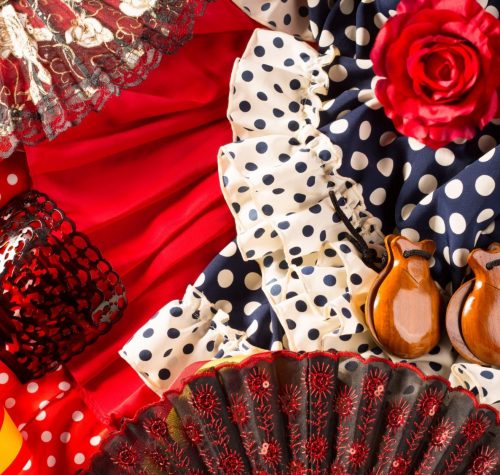 Accesorios típicos del baile flamenco: zapatos y peinetas